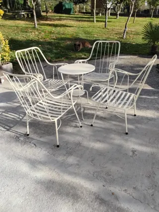 Set di tavoli e sedie da giardino antichi