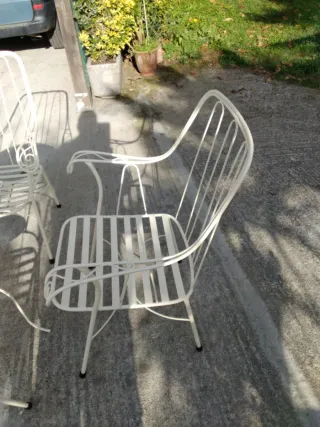 Set di tavoli e sedie da giardino antichi