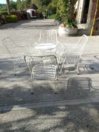 Set di tavoli e sedie da giardino antichi