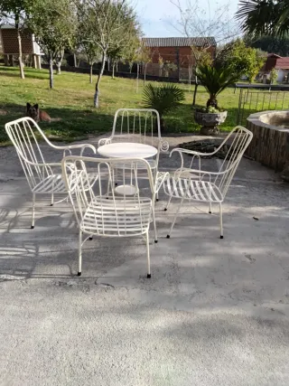 Set di tavoli e sedie da giardino antichi