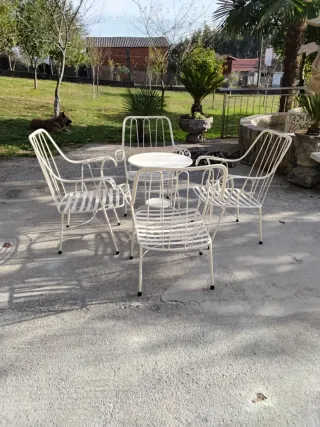 Set di tavoli e sedie da giardino antichi