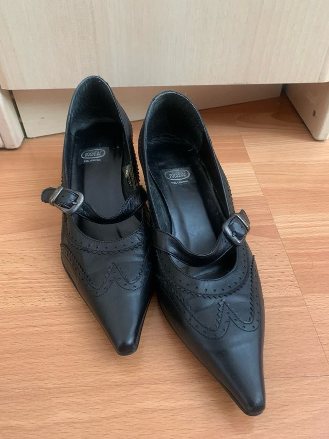 Zapatos de cuero negros