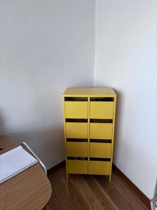 Cassettiera in metallo giallo