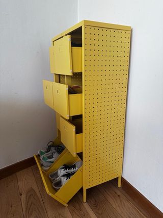 Cassettiera in metallo giallo