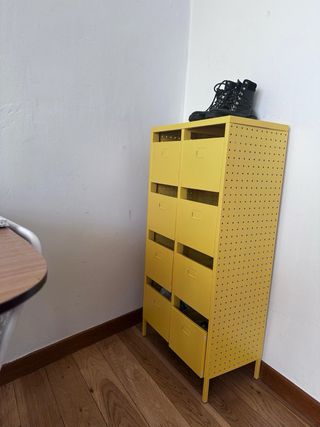 Cassettiera in metallo giallo