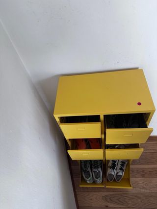 Cassettiera in metallo giallo