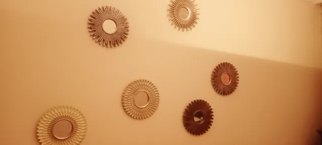 Specchi decorativi rotondi in metallo e vetro