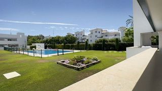 Piso en venta en Los Naranjos - Las Brisas en Marbella