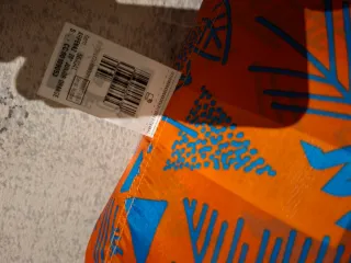Saco de dormir naranja y azul