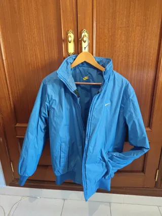 Cazadora Nike reversible azul y amarilla