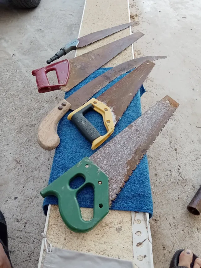 Un sacco di seghe a mano varie