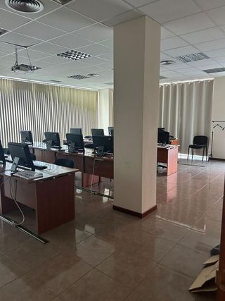 Local comercial en alquiler en Alisal - Cazoña - San Román en Santander