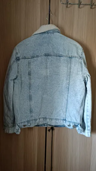 Chaqueta vaquera Bershka forrada Talla M