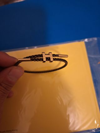 Bracciale H intrecciato oro e nero