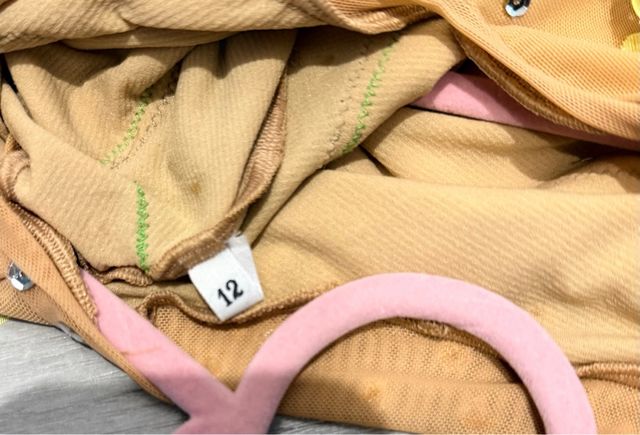 Maillot patinaje artístico flores y lentejuelas