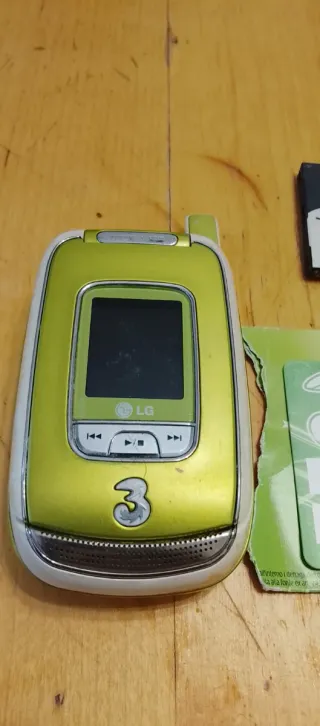 Cellulare LG Flip Anni 2007 Verde Bianco
