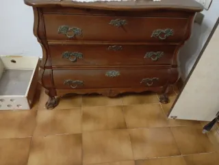 Cassettiera antica in legno