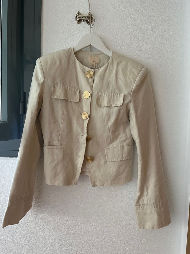 Chaqueta lino beige botones dorados