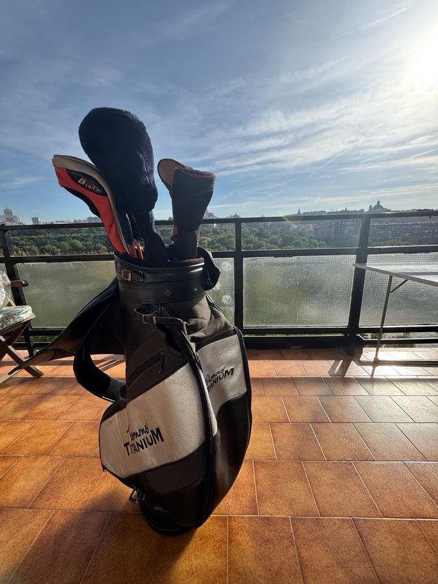 Bolsa de palos de golf de piel con cubre lluvia
