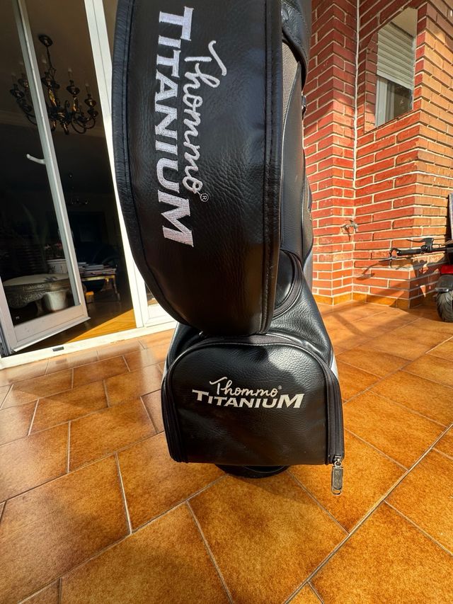 Bolsa de palos de golf de piel con cubre lluvia