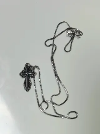 Collana con croce in argento