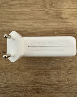 Cargador Apple MacBook 140w