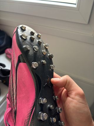 Botas de fútbol nike y puma
