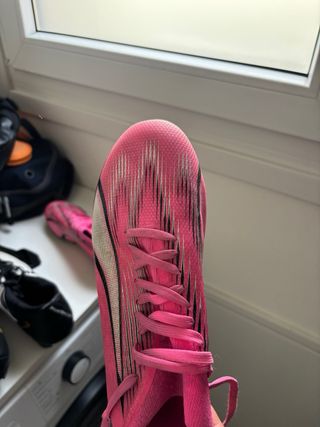 Botas de fútbol nike y puma
