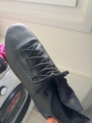 Botas de fútbol nike y puma
