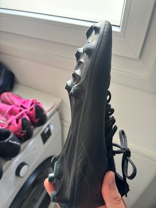 Botas de fútbol nike y puma
