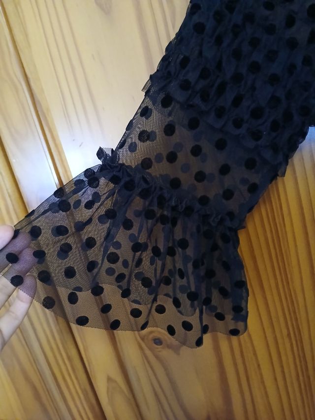 Vestido negro lunares