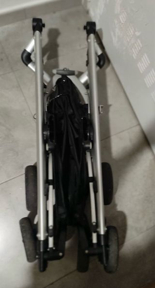 Carrito Bebé Confort Loola burdeos