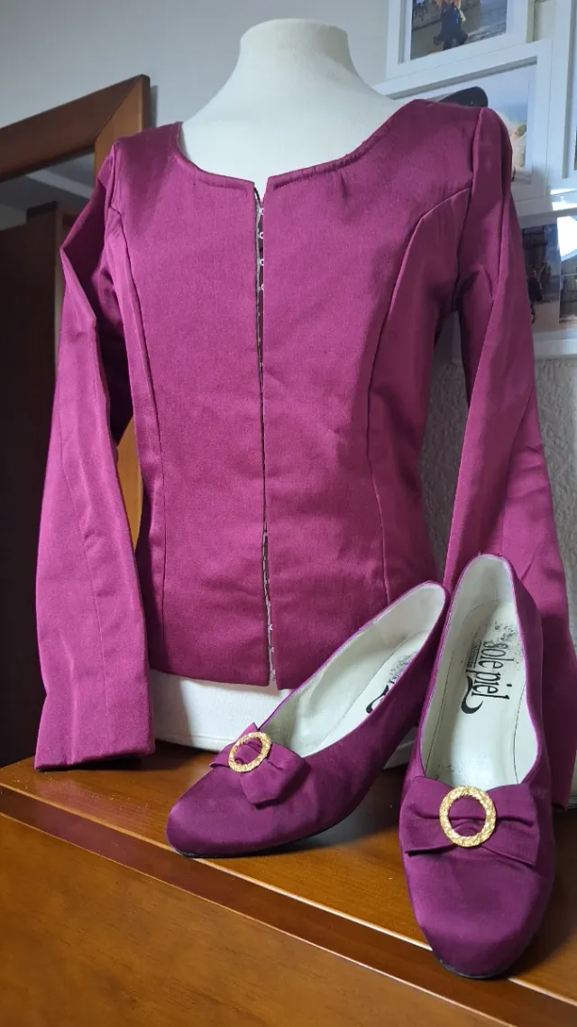 Corpiño fallera morado/ granate y zapatos