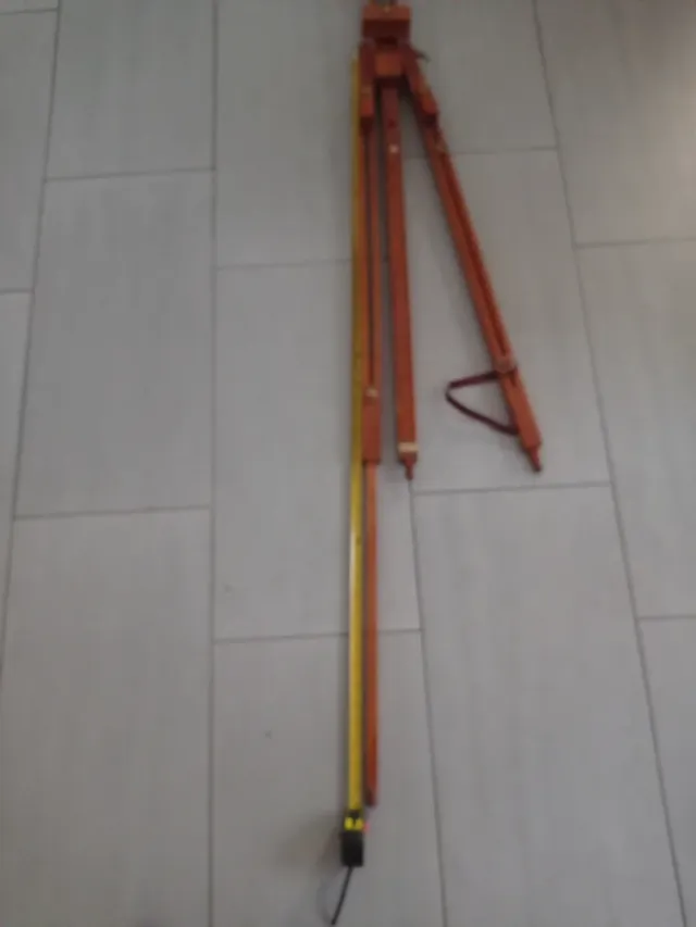 Elegante cavaletto professionale in legno pittura