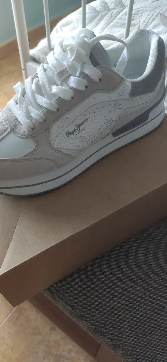 Zapatillas Pepe Jeans Beige y Blancas