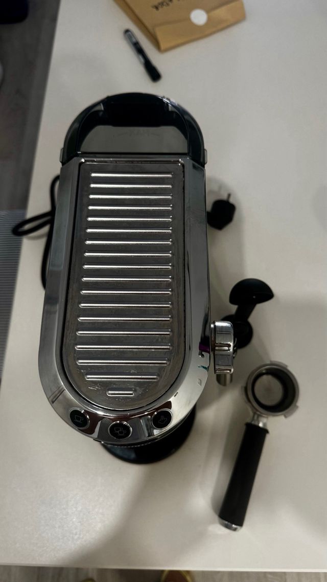 Cafetera DeLonghi Dedica Plata