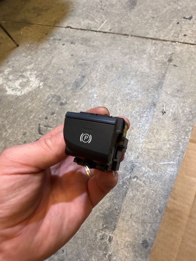 Botón Freno Mano Audi Q2 A3