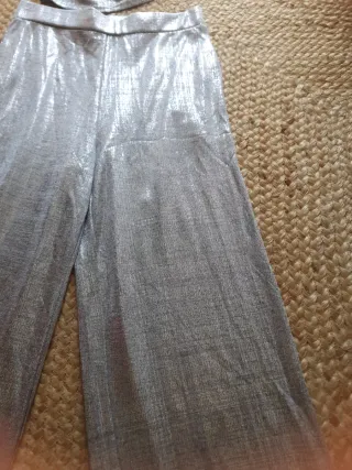 Conjunto plateado de dos piezas