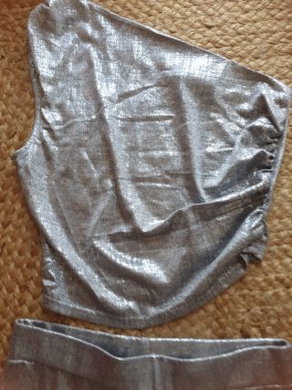 Conjunto plateado de dos piezas
