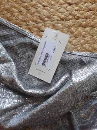 Conjunto plateado de dos piezas