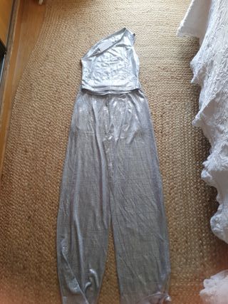 Conjunto plateado de dos piezas