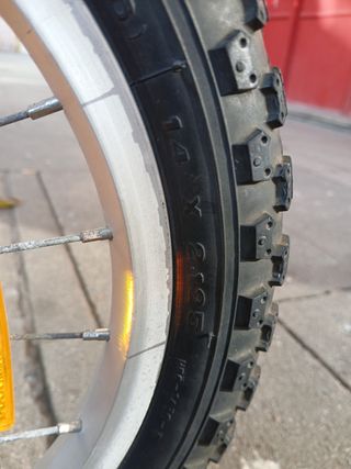 Bicicleta infantil roja