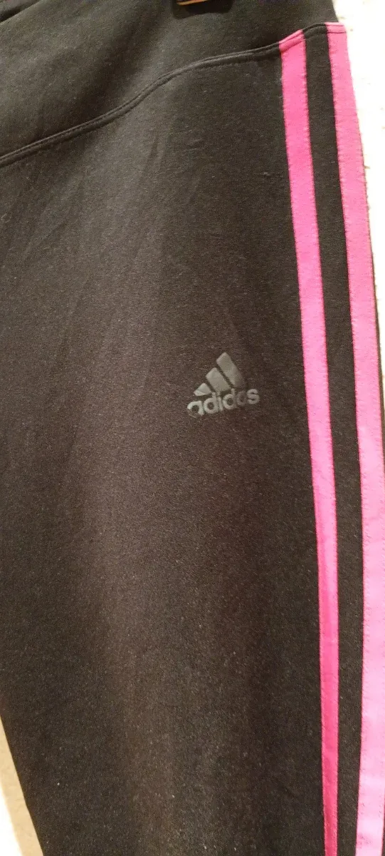 Pantalones Adidas negros con rayas rosas