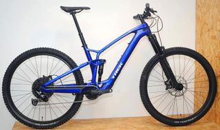 Bicicleta Elétrica Trek Fuel EXe Carbono Nova