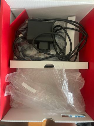 Nintendo Switch OLED White + custodia e controlli