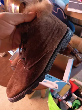 Stivaletti scamosciati con pelliccia