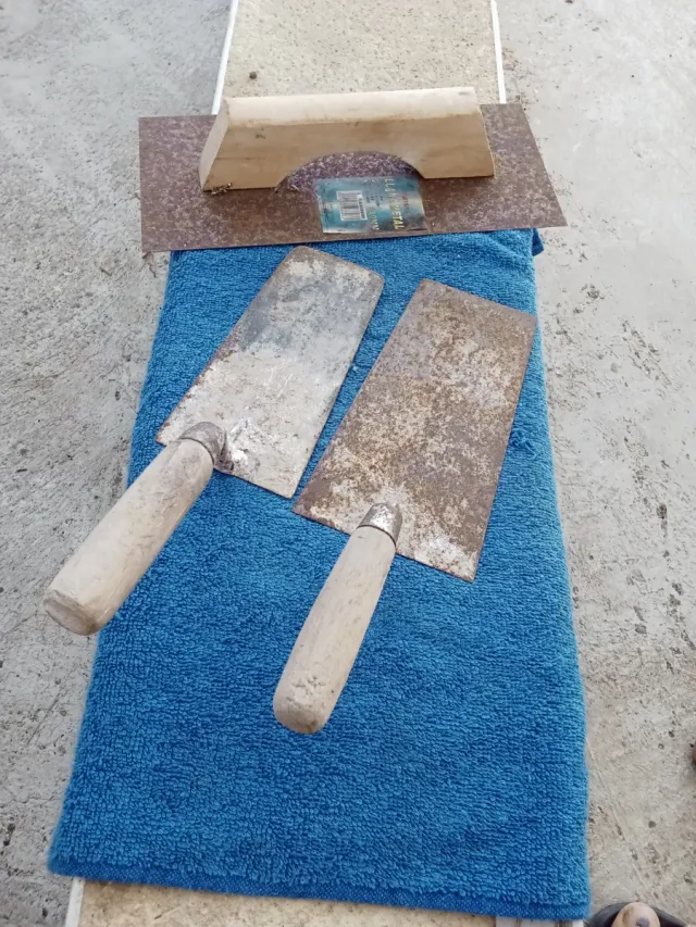 Cazzuole e cazzuola da muratore