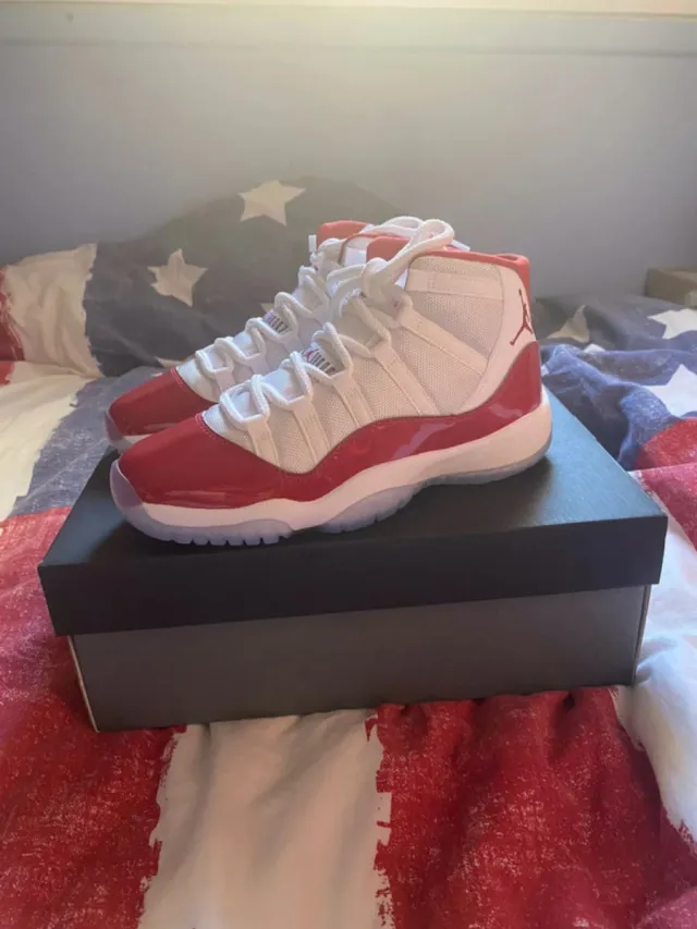 Jordan 11 Retro Cherry Talla 37.5 Sin Usar