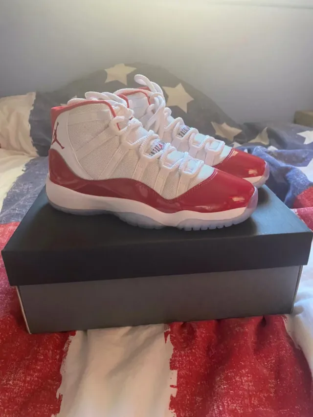 Jordan 11 Retro Cherry Talla 37.5 Sin Usar