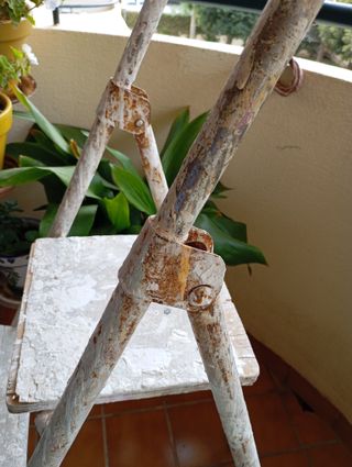 Escalera plegable de hierro